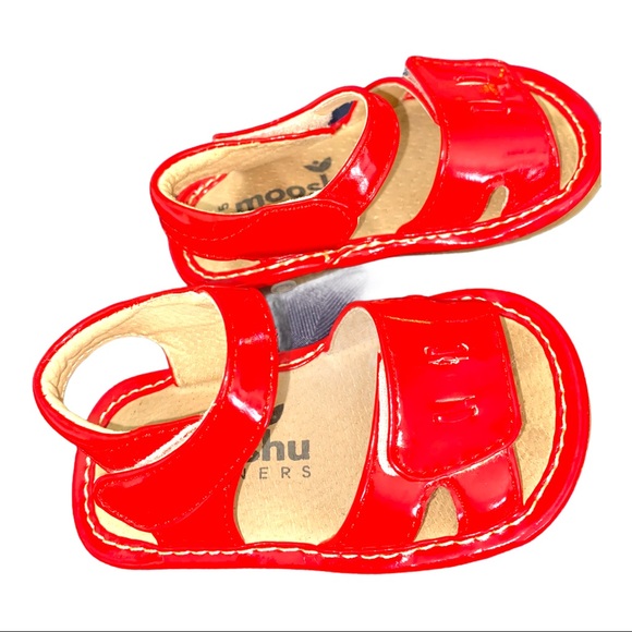 MOOSHU Squeak Train Red Patten Sandals Toddlers 5 - Picture 7 of 10